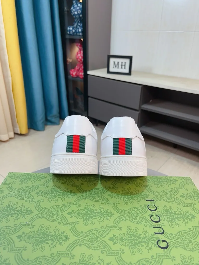 Factory price 440🌹🌹GUCCI [Gucci] New high-end brand of men's shoes, the latest fashionable casual men's shoes, trendy and versatile style, relaxed and sporty style, uppers imported from Italy, first-layer cowhide, genuine leather lining and ultra-fine workmanship. Original personalized fashionable rubber wear-resistant outsole, light and comfortable on the foot, size 38-44